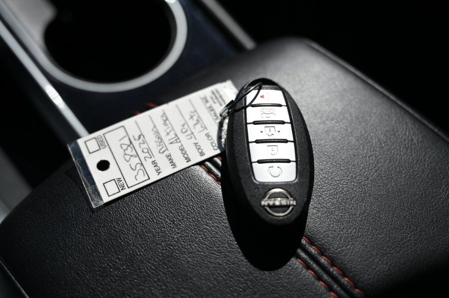 Used 2025 Nissan Altima 2.5 SR FWD image 28