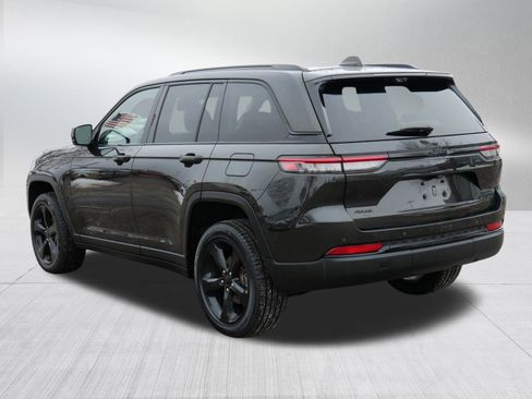 Used 2023 Jeep Grand Cherokee Limited w/ Luxury Tech Group II image 5