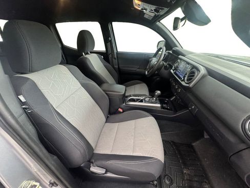 Used 2020 Toyota Tacoma TRD Off-Road image 15