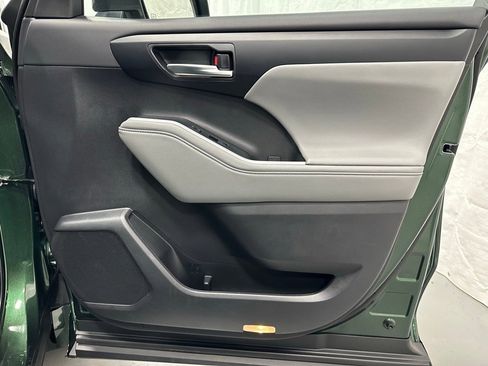 Used 2025 Toyota Highlander XLE image 65