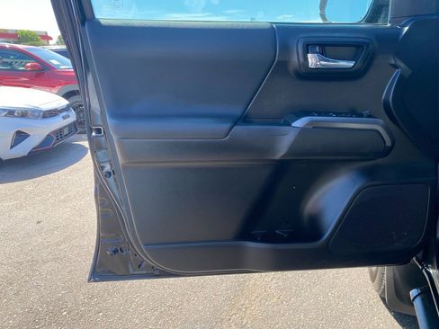 Used 2022 Toyota Tacoma TRD Sport w/ Technology Package AWD/4WD image 13