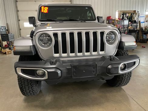 Used 2018 Jeep Wrangler Unlimited Sahara w/ Uconnect 4C Nav & Sound Group AWD/4WD image 4