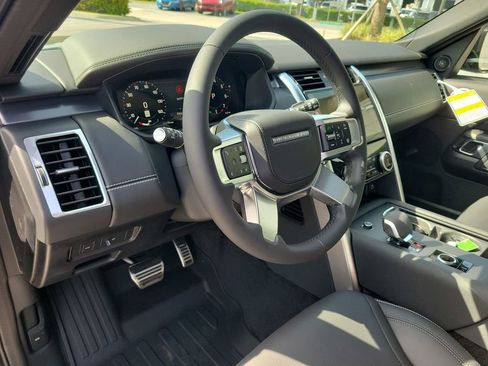 New 2025 Land Rover Discovery Metropolitan Edition AWD/4WD image 25