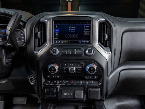 Used 2020 GMC Sierra 3500 Denali w/ Denali Ultimate Package image 23