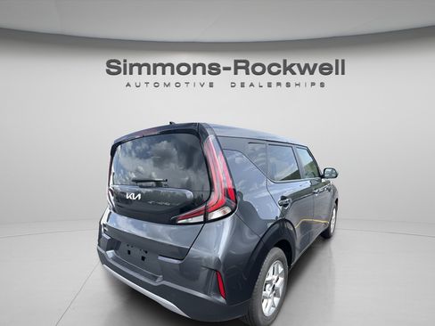 Used 2025 Kia Soul LX w/ LX Technology Package FWD image 4