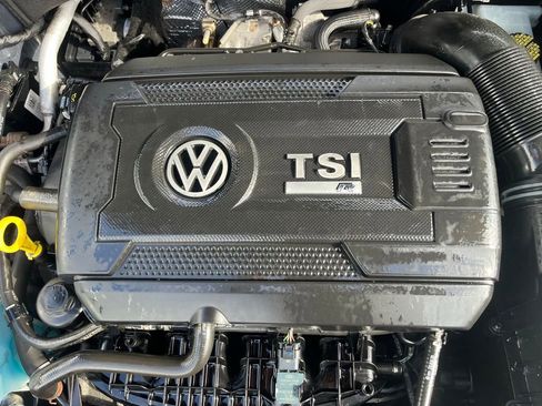 Used 2017 Volkswagen Golf R 4-Door AWD/4WD image 18
