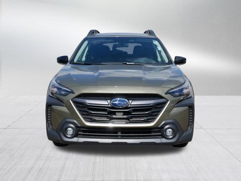 Certified 2025 Subaru Outback Premium AWD/4WD image 2