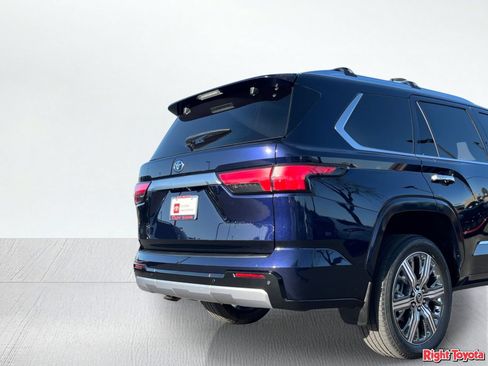 Used 2023 Toyota Sequoia Capstone AWD/4WD image 12