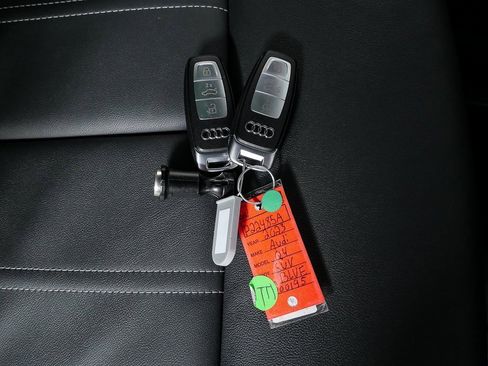 Used 2023 Audi Q4 e-tron Prestige image 25