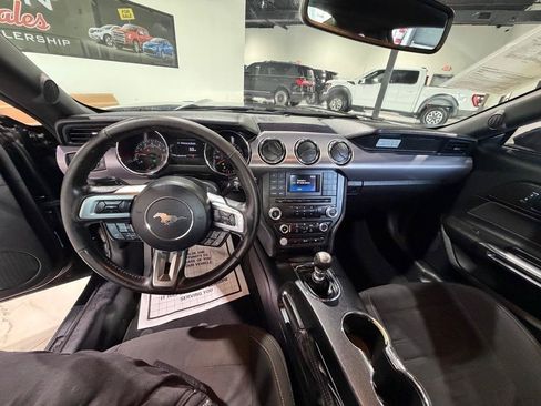 Used 2017 Ford Mustang GT RWD image 17