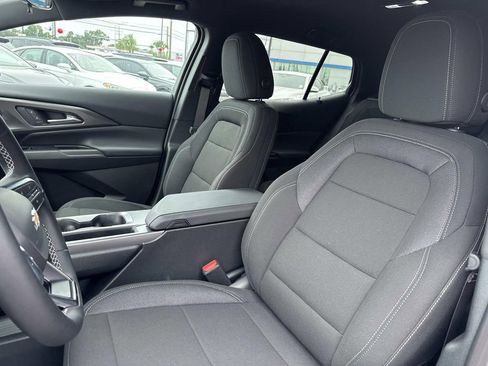 Used 2026 Chevrolet Equinox EV LT w/ Comfort Package FWD image 17