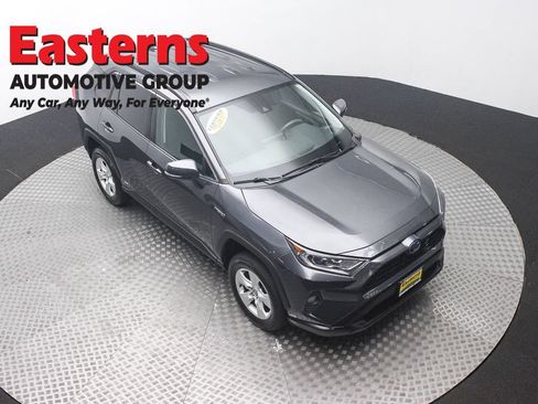 Used 2021 Toyota RAV4 XLE AWD/4WD image 3