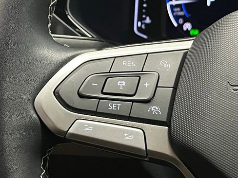 Used 2023 Volkswagen Taos SEL image 25