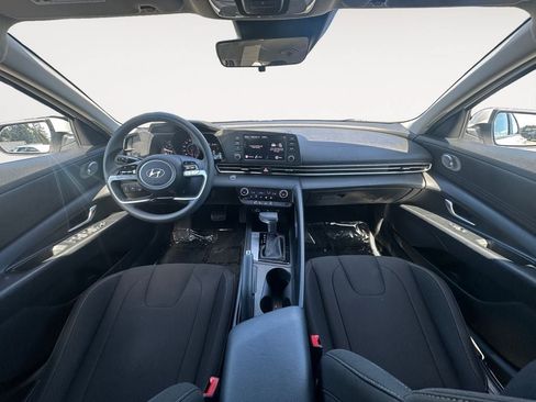 Used 2022 Hyundai Elantra SEL w/ Cargo Package FWD image 11