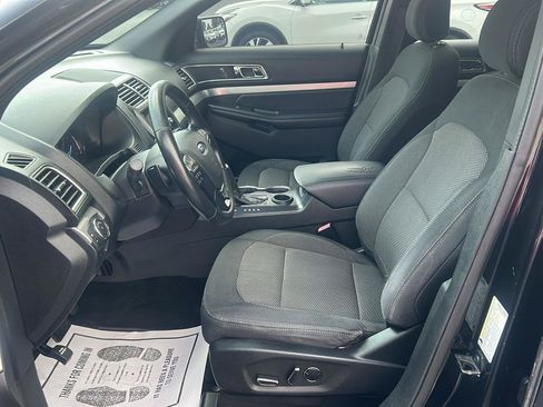 Used 2017 Ford Explorer XLT w/ Equipment Group 201A FWD image 12