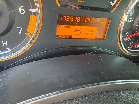 Used 2013 Nissan Armada Platinum w/ Platinum Reserve Pkg image 19