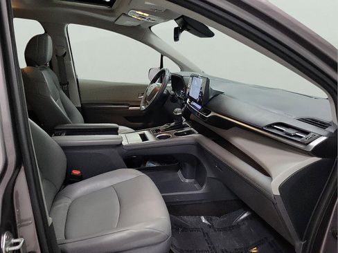 Certified 2021 Toyota Sienna XLE image 14