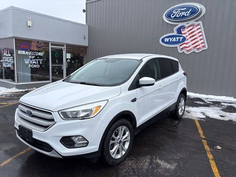 Used 2019 Ford Escape SE image 2