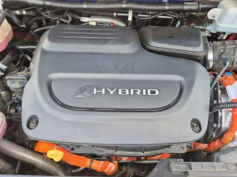 Used 2021 Chrysler Pacifica Touring-L w/ Uconnect Theater Family Group FWD image 15