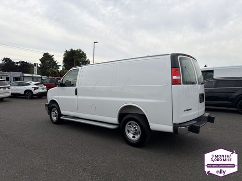 Used 2025 Chevrolet Express 2500 w/ Driver Convenience Package RWD image 3