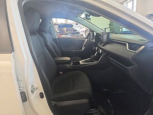 Used 2019 Toyota RAV4 LE AWD/4WD image 38