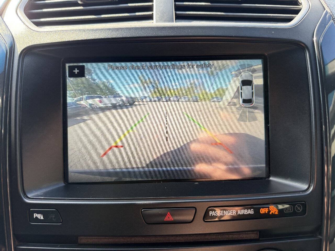 Used 2018 Ford Explorer XLT w/ Equipment Group 202A FWD image 15