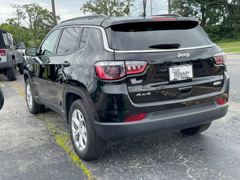 Used 2024 Jeep Compass Latitude AWD/4WD image 7