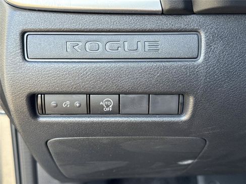 Used 2025 Nissan Rogue S FWD image 18