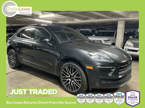 Used 2022 Porsche Macan AWD/4WD image 1