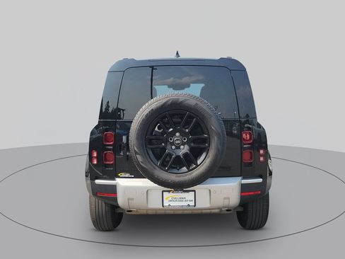 Used 2025 Land Rover Defender 110 S AWD/4WD image 4