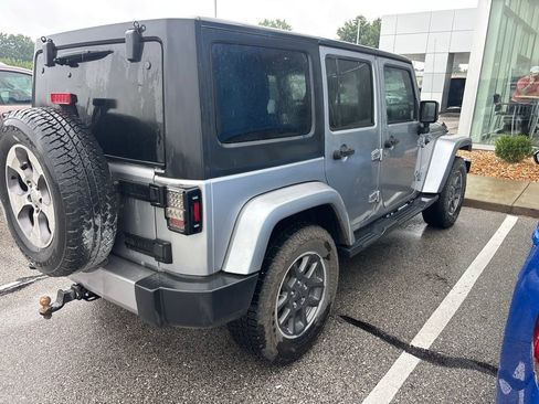 Used 2018 Jeep Wrangler Unlimited Sahara w/ Connectivity Group AWD/4WD image 4