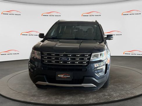 Used 2017 Ford Explorer XLT w/ Equipment Group 202A AWD/4WD image 3