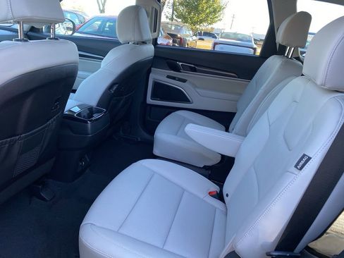 New 2025 Kia Telluride S image 28