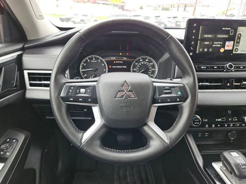Used 2025 Mitsubishi Outlander SE AWD/4WD image 24