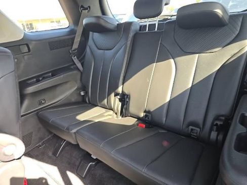 Used 2025 Hyundai Palisade SEL FWD image 16