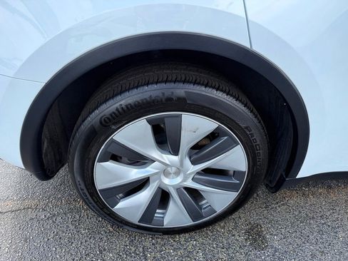 Used 2024 Tesla Model Y Long Range image 34