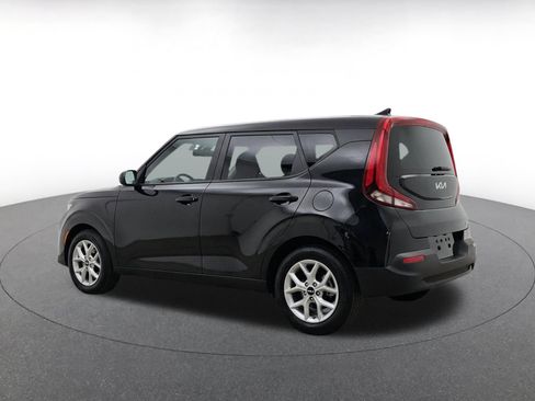 Used 2025 Kia Soul LX w/ LX Technology Package FWD image 5