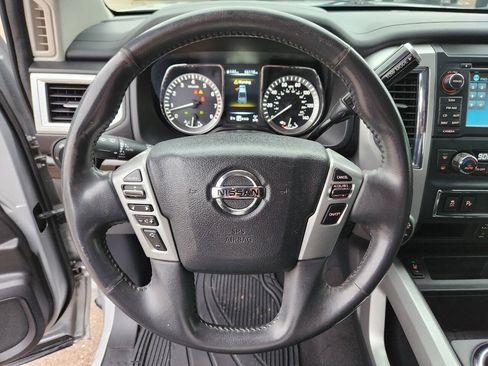 Used 2017 Nissan Titan SV AWD/4WD image 21