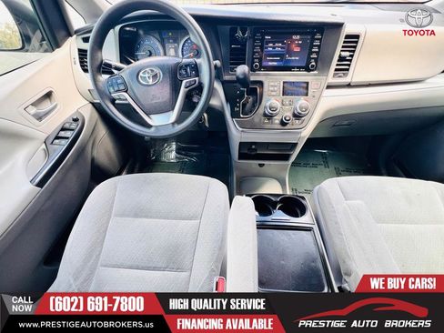 Used 2018 Toyota Sienna LE w/ Carpet Mat Package FWD image 31