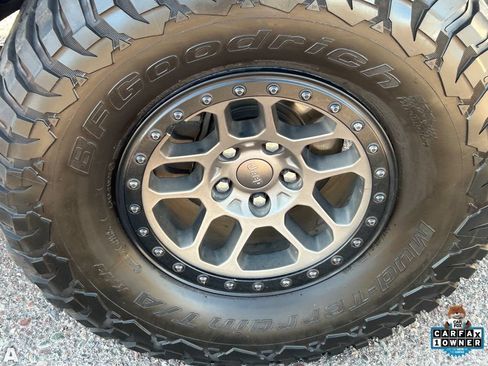 Certified 2022 Jeep Wrangler Unlimited Rubicon w/ Xtreme Recon 35" Tire Package AWD/4WD image 10