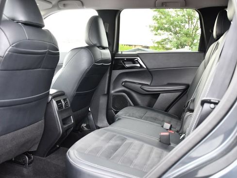Used 2024 Mitsubishi Outlander SE AWD/4WD image 20
