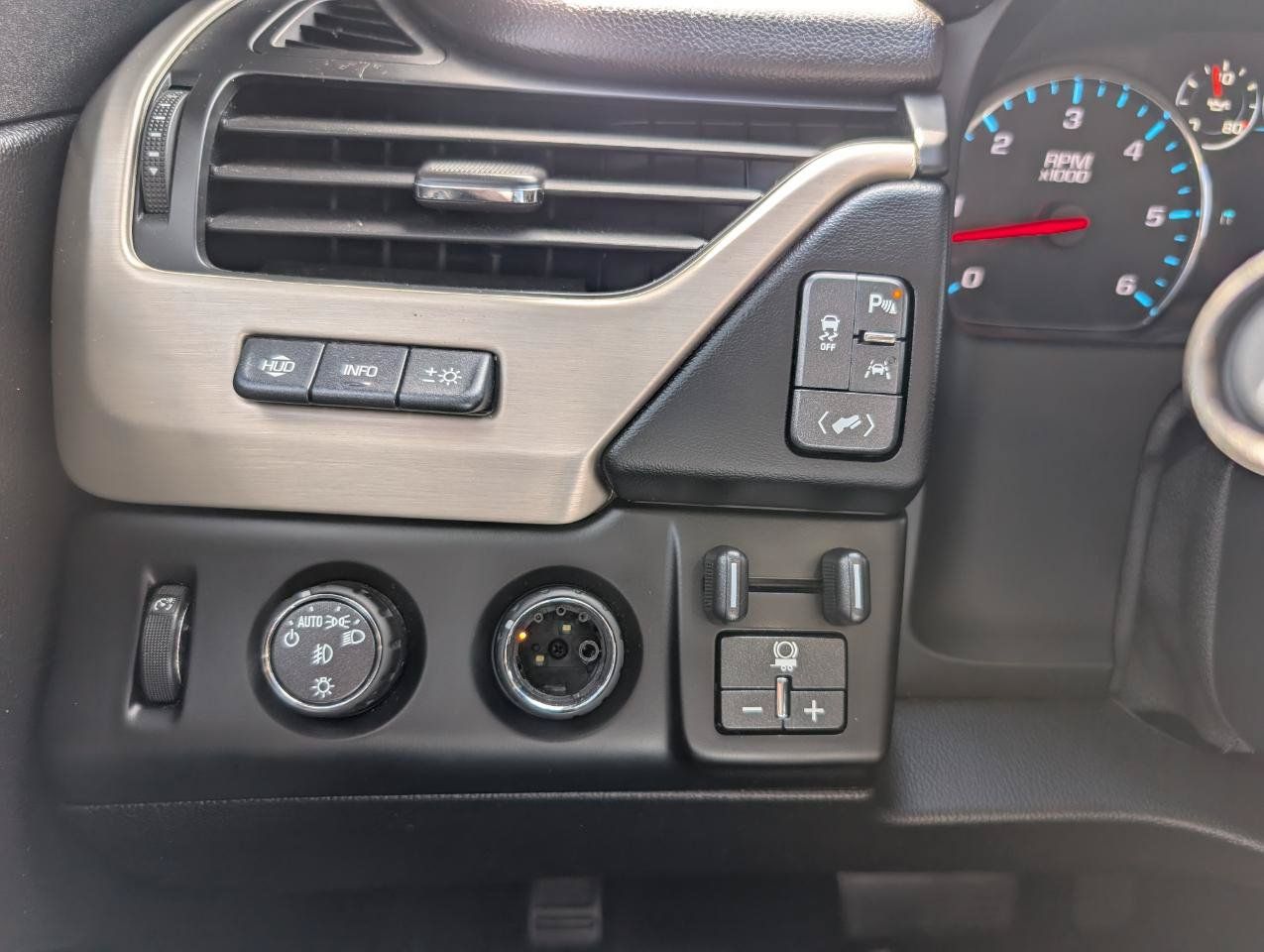 Used 2018 GMC Yukon Denali AWD/4WD image 18