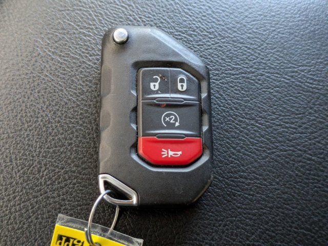 Used 2023 Jeep Gladiator Sport AWD/4WD image 31