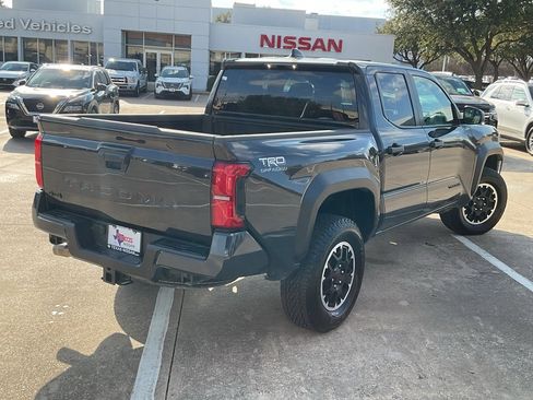 Used 2025 Toyota Tacoma SR5 image 5