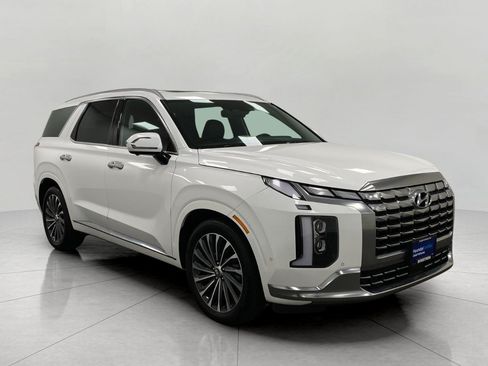 Used 2023 Hyundai Palisade Calligraphy FWD image 1