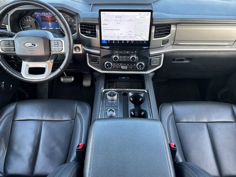 Used 2024 Ford Expedition XLT image 15