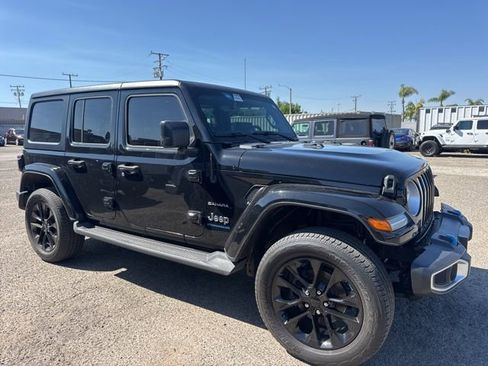 Used 2023 Jeep Wrangler Unlimited Sahara w/ Cold Weather Group AWD/4WD image 4