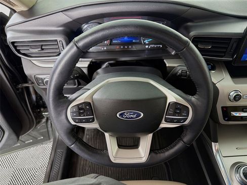 Used 2022 Ford Explorer XLT w/ Equipment Group 202A image 12