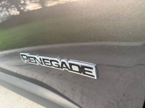 Used 2021 Jeep Renegade Latitude FWD image 33