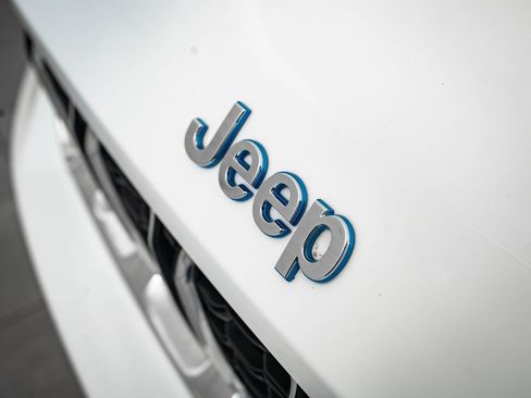 Used 2023 Jeep Grand Cherokee 4WD 4xe image 16